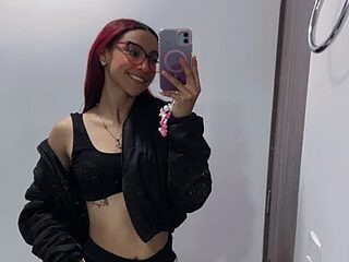 VioletWinters live webcam thumbnail