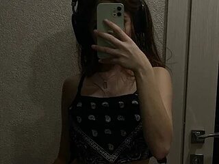 VirgieQuill live webcam thumbnail
