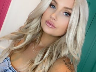vibewithskye live webcam thumbnail