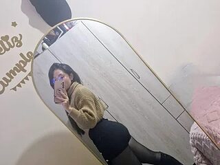 victoria_722 live webcam thumbnail