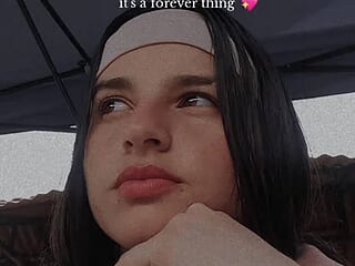 victoria_andrea live webcam thumbnail