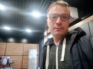 viktor1992-1-1 live webcam thumbnail