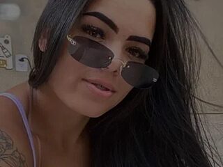 vitoriaduarte live webcam thumbnail