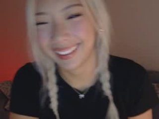 vivianwinters live webcam thumbnail