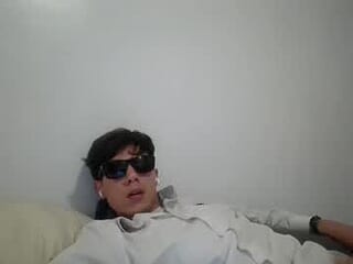 wellhung832 live webcam thumbnail