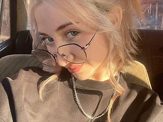 WhitePowerGirl live webcam thumbnail