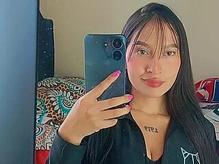 Wild-lovers18 live webcam thumbnail