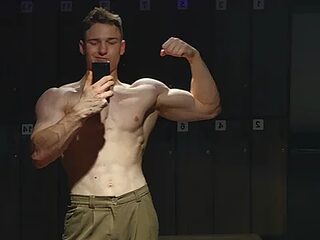 WizLoverr live webcam thumbnail