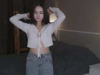 woman_moment_ live webcam thumbnail