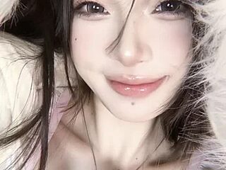 Xiaoxiao-Lopy live webcam thumbnail