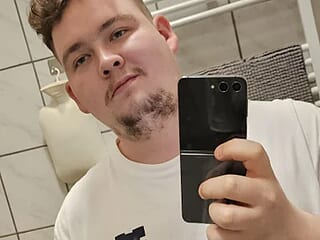 XlucraschX live webcam thumbnail