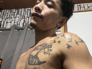 xlovercum live webcam thumbnail