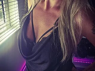 xMystiqueMavenx live webcam thumbnail