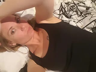 Xomaidenrain live webcam thumbnail