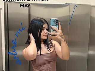 XXXAngella live webcam thumbnail
