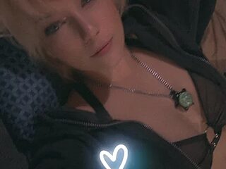 XxSweetlilSpitfirexX live webcam thumbnail