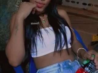 yara_cloe live webcam thumbnail
