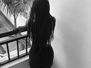 yellowjoy022 live webcam thumbnail