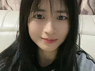 yiyiya520 live webcam thumbnail