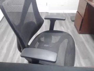 ynglovehairydaddy live webcam thumbnail