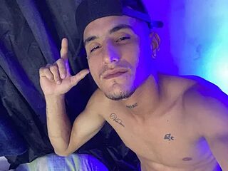 Yoel_Sexy2026 live webcam thumbnail