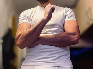 YoloNude live webcam thumbnail