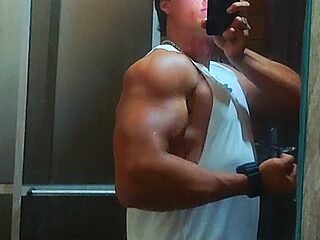 YoungHornyTwo live webcam thumbnail