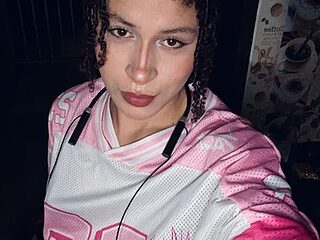 Your_Liliana69 live webcam thumbnail