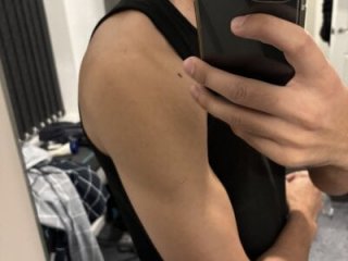 Yourfavourite33 live webcam thumbnail