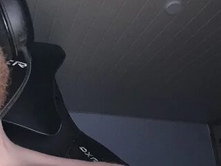 youngcock1639 live webcam thumbnail