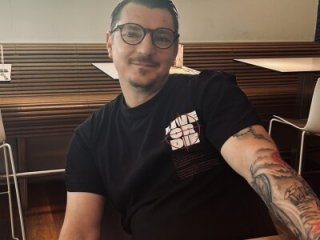 youngcock1984 live webcam thumbnail