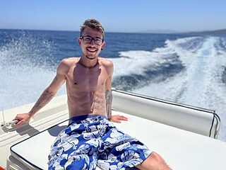 younghotcook live webcam thumbnail