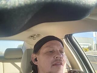 yourMasterisBored live webcam thumbnail