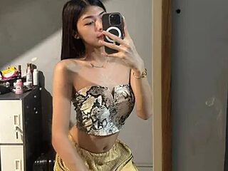 yourlady_clara live webcam thumbnail