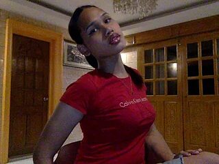 yourlady_leiomy live webcam thumbnail