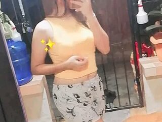 yoursexynaughtygirl live webcam thumbnail