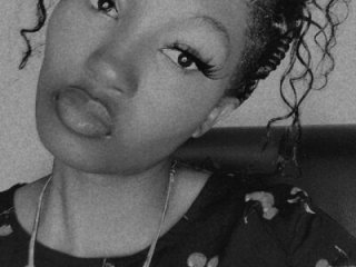 YuYuNoir live webcam thumbnail