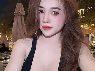 Yummy_9x live webcam thumbnail