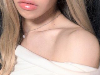 yu_femboy live webcam thumbnail