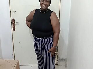 yummyqueen254 live webcam thumbnail