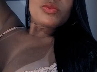 ZahraAmira_ live webcam thumbnail
