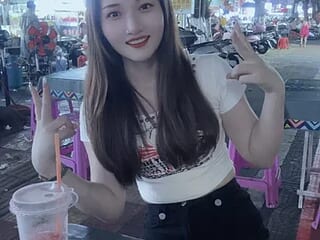 ZhenZhen001 live webcam thumbnail