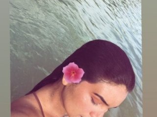 Zoe_Renata live webcam thumbnail