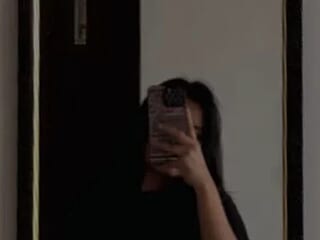 Zoya_Shrma live webcam thumbnail