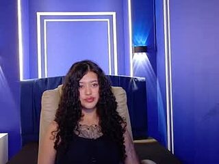 zoe_lara_34 live webcam thumbnail