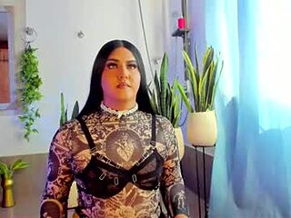 zoe_living live webcam thumbnail