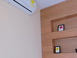 zoeypetit live webcam thumbnail